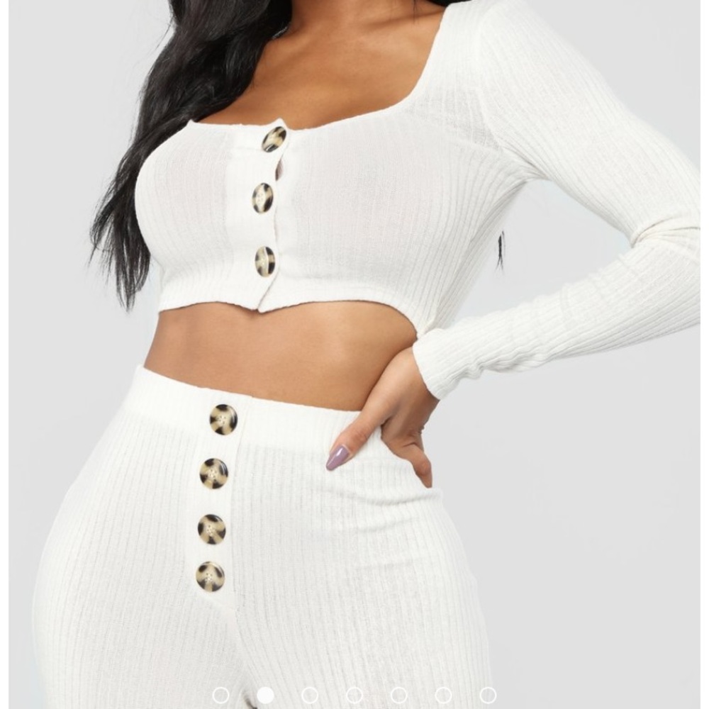 Two piece set - Picture 2 of 3